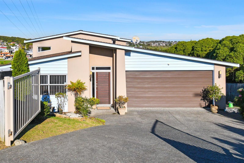 38 Fairchild Avenue, Goodwood Heights, Auckland - Carousel 2