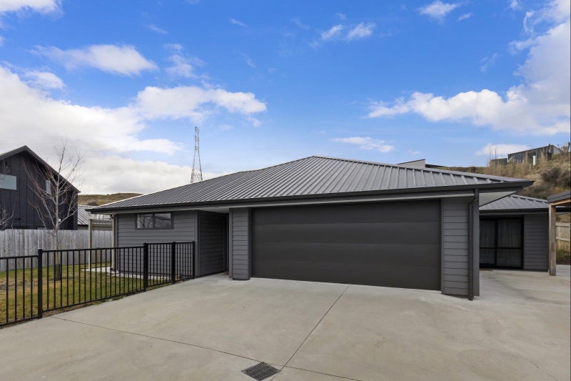 15/15A Toni's Terrace, Lower Shotover, Queenstown - Carousel 1