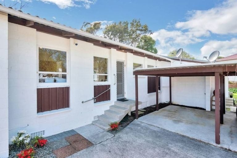 2/37 Oriana Avenue, Lynfield, Auckland - Carousel 1