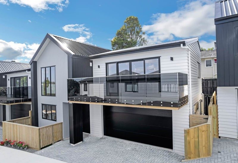 15 Lavery Place, Sunnynook, Auckland - Carousel 1