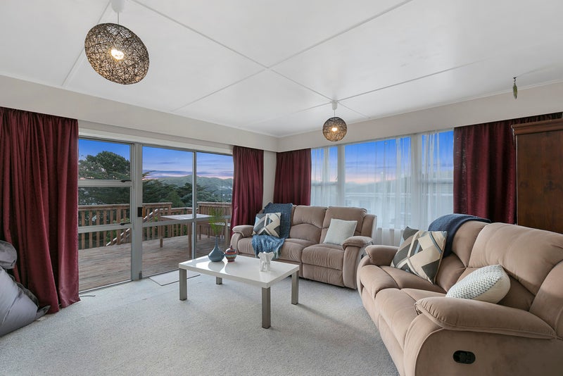 14 Catherine Crescent, Paparangi, Wellington - Carousel 2