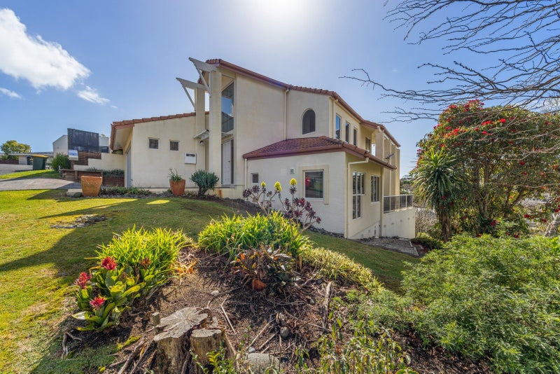 3 Pentland Place, Highlands Park, New Plymouth - Carousel 1