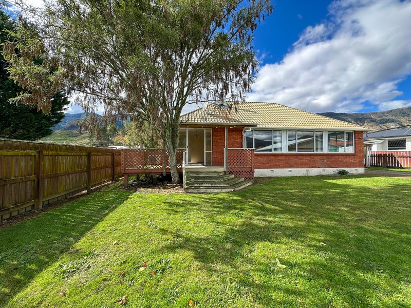 6 Harwood Place, Upper Takaka - Carousel 1