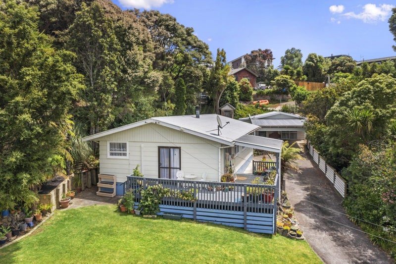 46 Cross Street, Raglan - Carousel 1