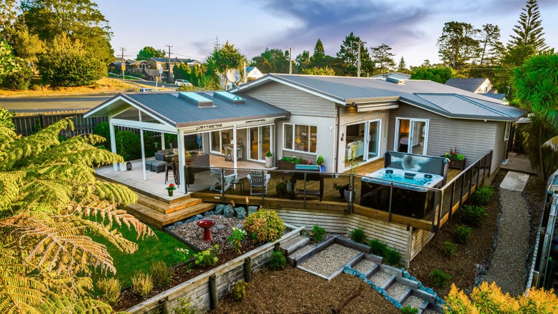 6 Sunnyview Road, Greenhithe, Auckland - Carousel 1