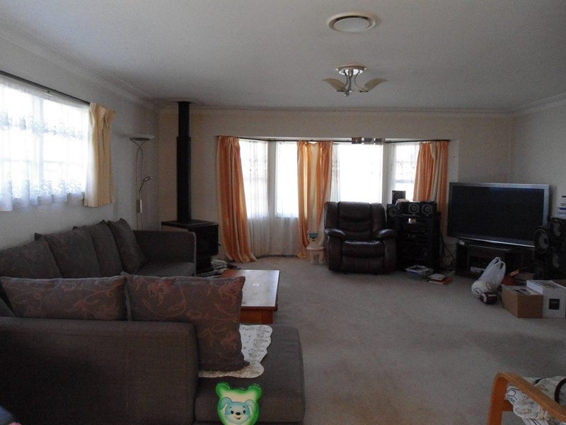 24 Whiteacres Drive, Sunnyhills, Auckland - Carousel 6