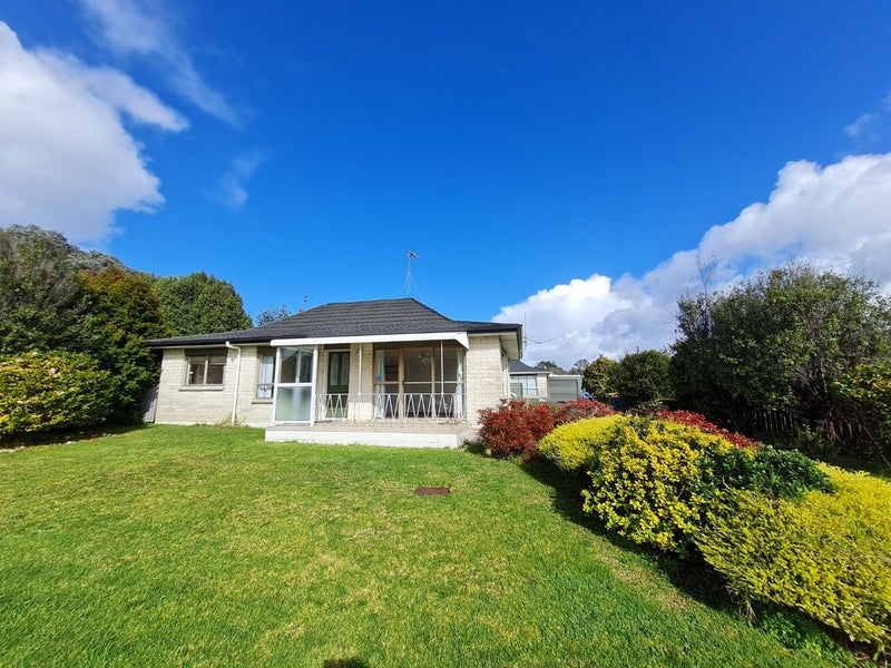 1/2 Waterloo Road, Milford, Auckland - Carousel 1