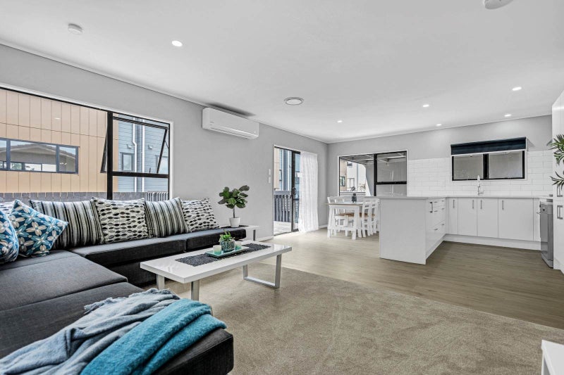 1/16 Pine Street, New Lynn, Auckland - Carousel 2