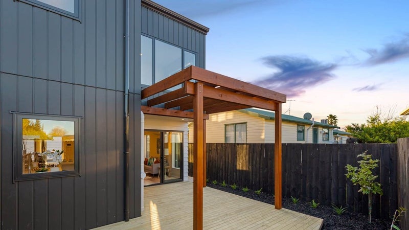 649C Te Atatu Road, Te Atatu Peninsula, Auckland - Carousel 1