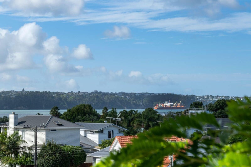 11 Sunny Brae Crescent, Westmere, Auckland - Carousel 2