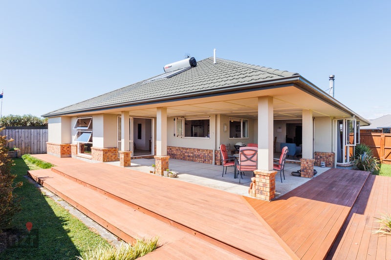 3 Ron Place, Fitzherbert, Palmerston North - Carousel 1