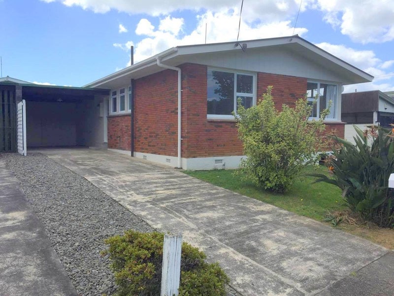 3 Andrew Place, Otumoetai, Tauranga - Carousel 1