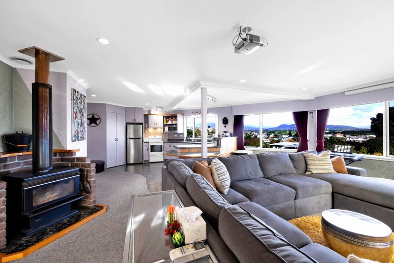 5 Scott Street, Moturoa, New Plymouth - Carousel 1