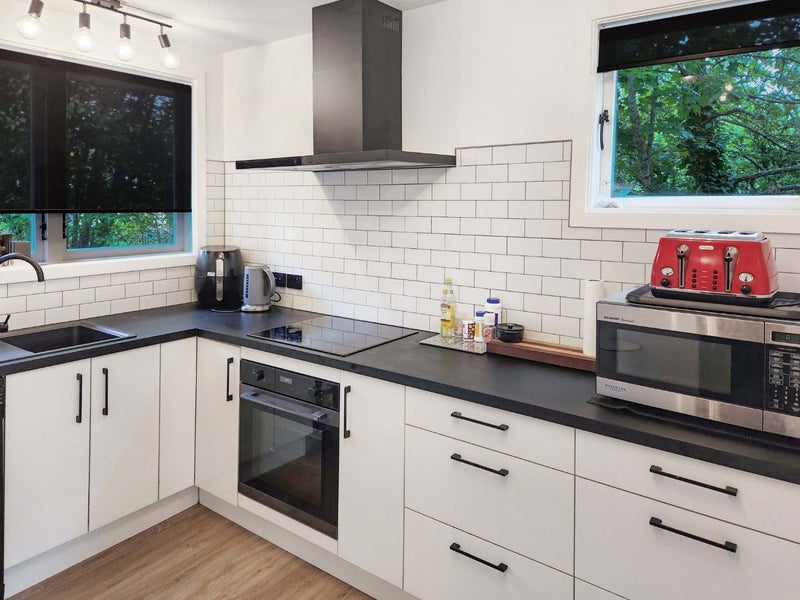 2/5 Coates Grove, Silverstream, Upper Hutt - Carousel 2