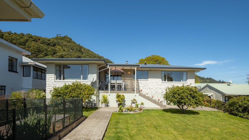 23 Broadway, Picton - Carousel 1