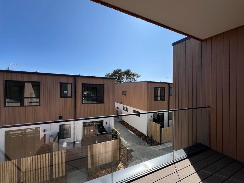 8/92 Cambridge Terrace, Waterloo, Lower Hutt - Carousel 2