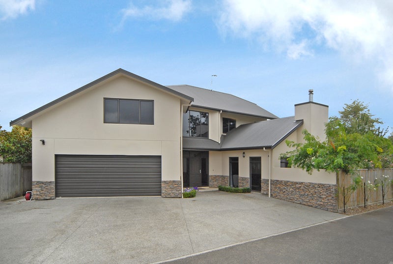11 Balmoral Drive, Terrace End, Palmerston North - Carousel 1