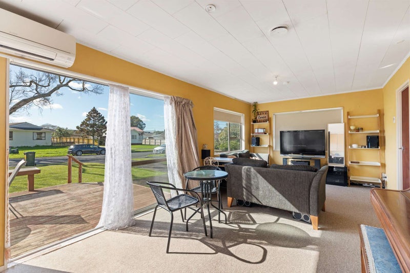 1/30 Waiari Road, Conifer Grove, Takanini - Carousel 2