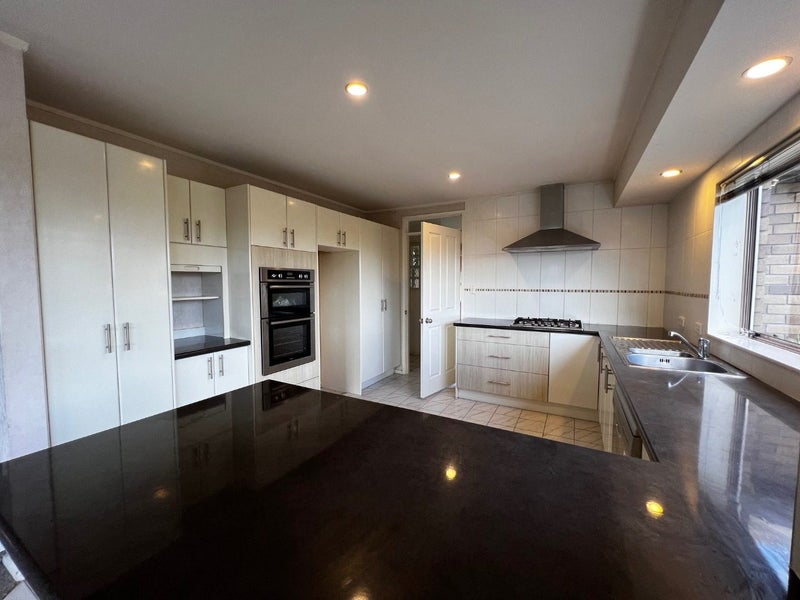 6 Sandpiper Grove, Unsworth Heights, Auckland - Carousel 1