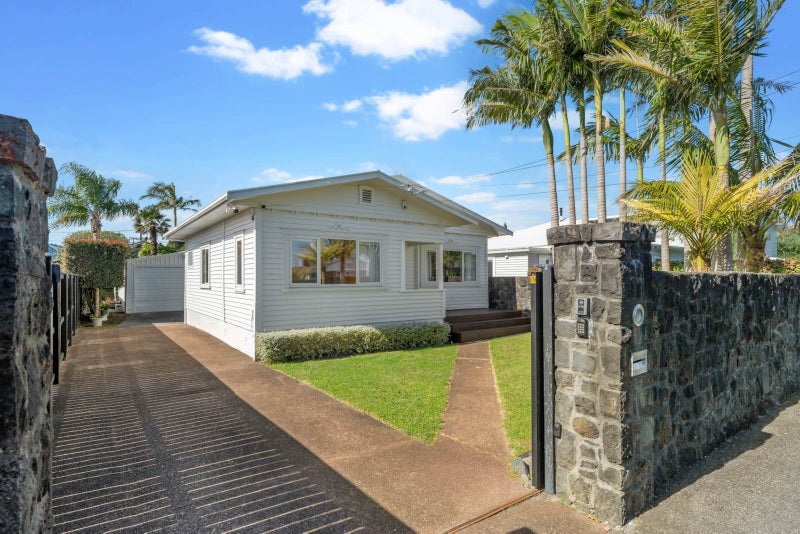 17 Rama Road, Point Chevalier, Auckland - Carousel 1