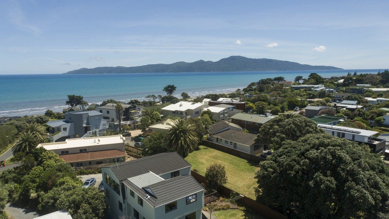 10 Kohutuhutu Road, Raumati Beach, Paraparaumu - Carousel 1