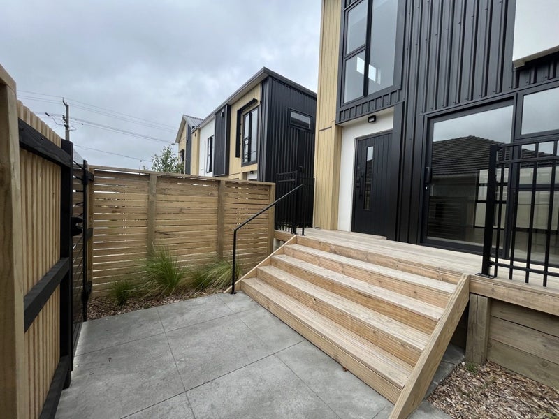 4/7 Wainuiomata Road, Wainuiomata, Lower Hutt - Carousel 2