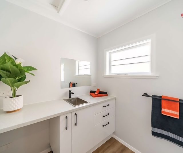 28 Main Road, Wainuiomata, Lower Hutt - Carousel 6