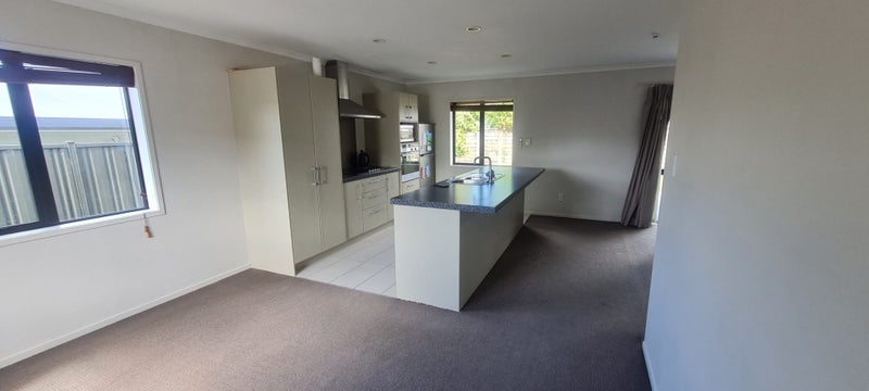 10 Diamond Grove, Brown Owl, Upper Hutt - Carousel 2