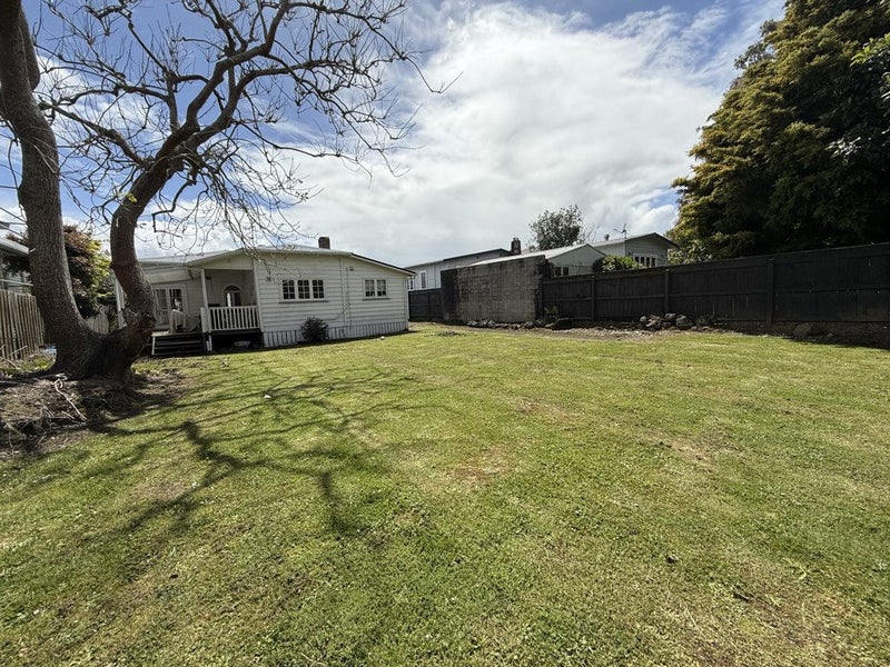 17 Truro Road, Sandringham, Auckland - Carousel 17