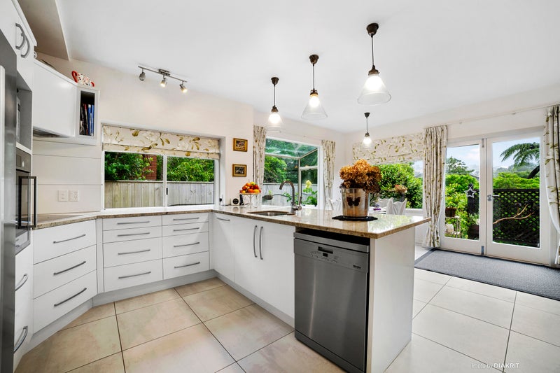 101 Simla Crescent, Khandallah, Wellington - Carousel 1