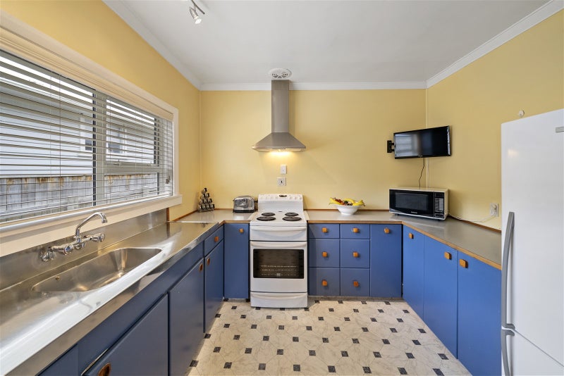 25 Mexted Terrace, Tawa, Wellington - Carousel 2