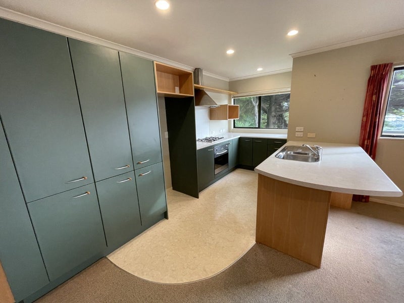5B Bishops Glen, Tawa, Wellington - Carousel 2