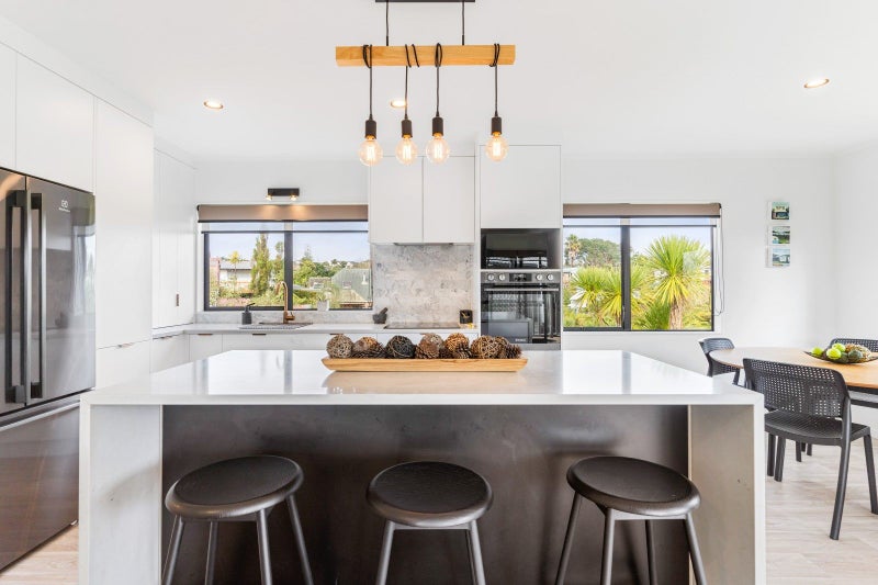 1/19 Drome View Place, Beach Haven, Auckland - Carousel 1