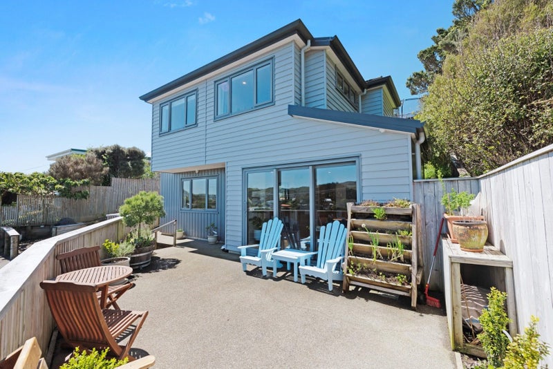 19 Miles Crescent, Newlands, Wellington - Carousel 1