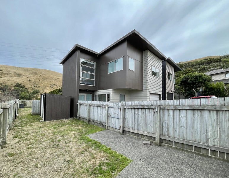 23 Gifford Grove, Churton Park, Wellington - Carousel 1
