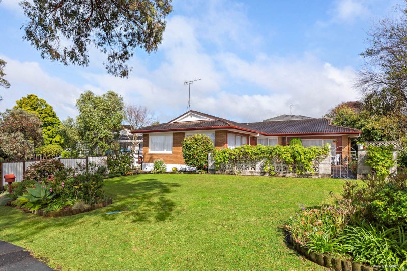 31 La Perouse Street, Botany Downs, Auckland - Carousel 2