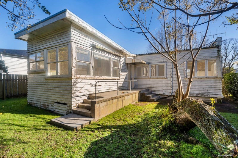 43 Tui Street, Point Chevalier, Auckland - Carousel 2