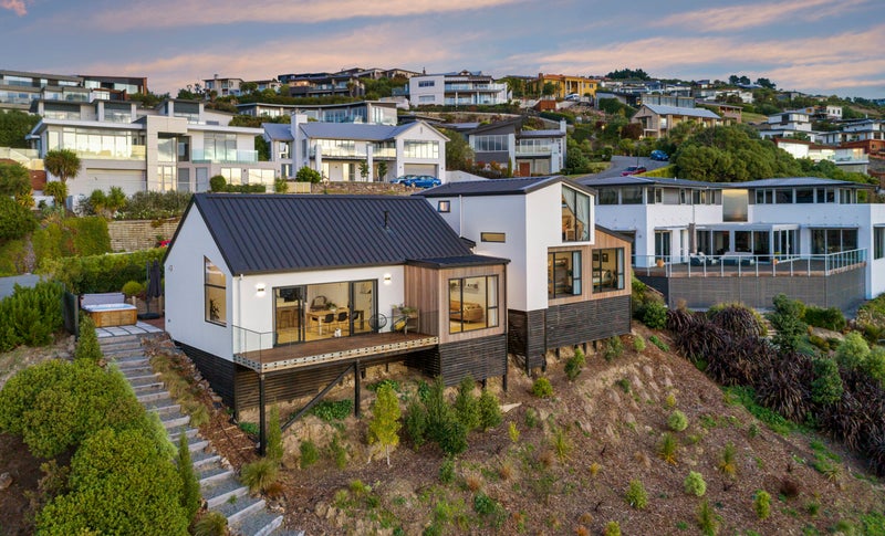 17 Omeo Crescent, Redcliffs, Christchurch - Carousel 1