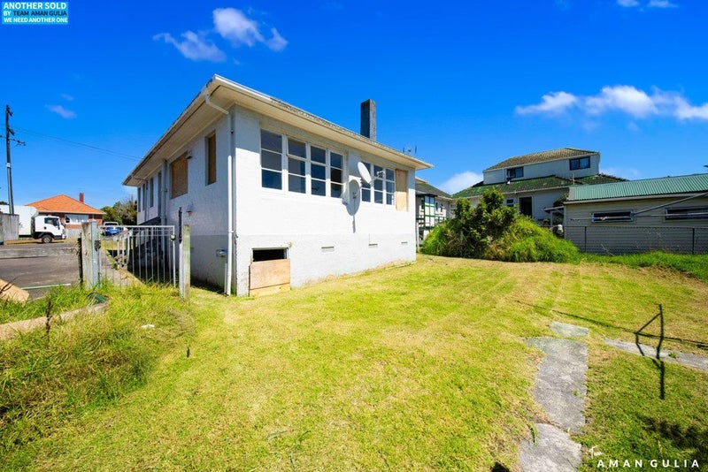 16 Tasman Avenue, Mount Albert, Auckland - Carousel 1