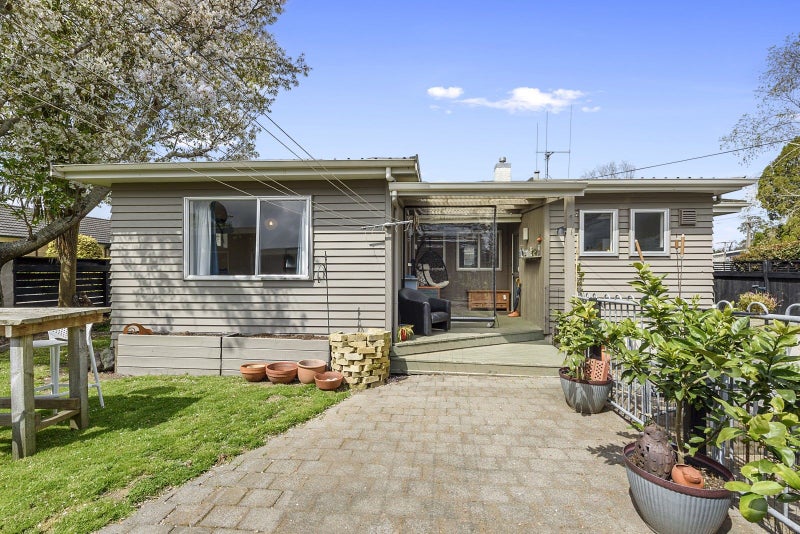 6 Darley Street, Maeroa, Hamilton - Carousel 1