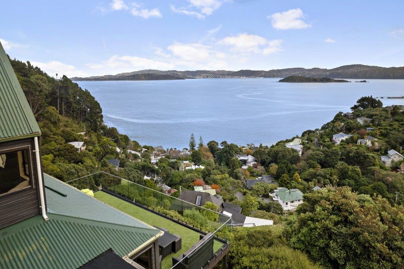 14 Latham Road, York Bay, Lower Hutt - Carousel 1