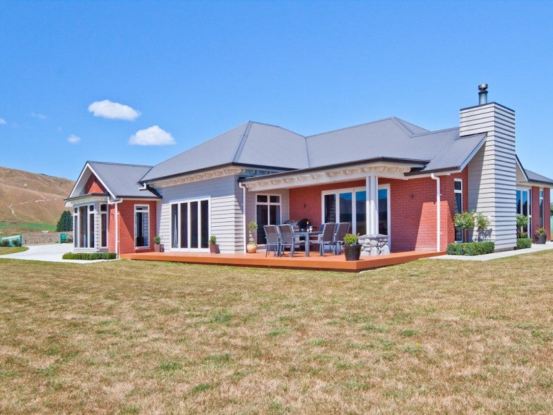 37 Highland View Drive, Tokomaru, Palmerston North - Carousel 1