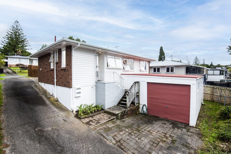 1/29 Glendene Avenue, Glendene, Auckland - Carousel 2