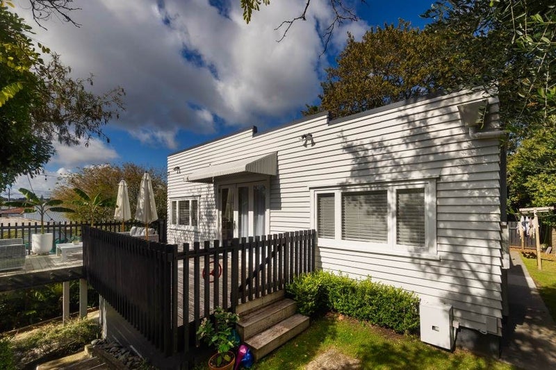 8 Kenneth Avenue, Sandringham, Auckland - Carousel 3