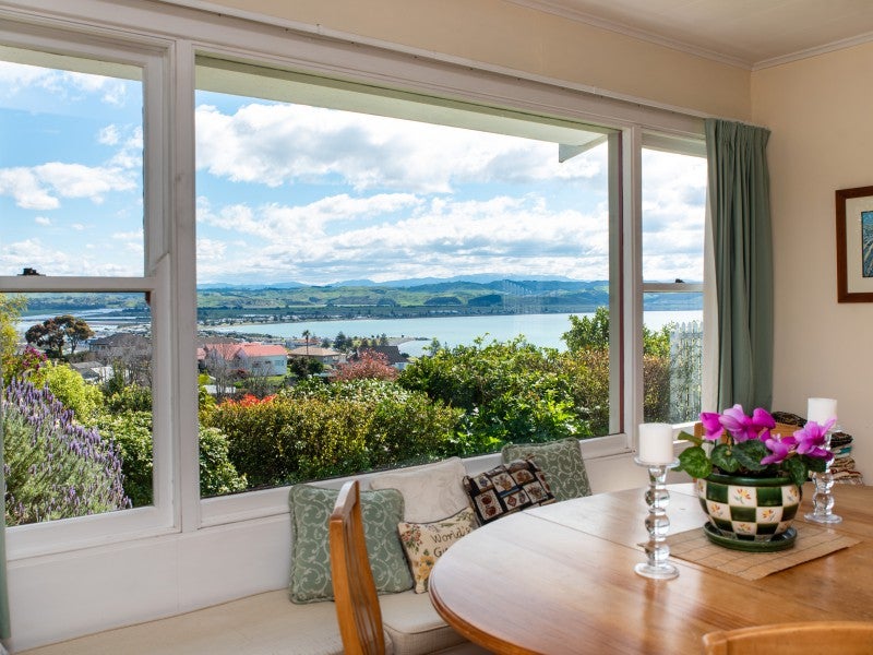 10 Cobden Crescent, Bluff Hill, Napier - Carousel 1