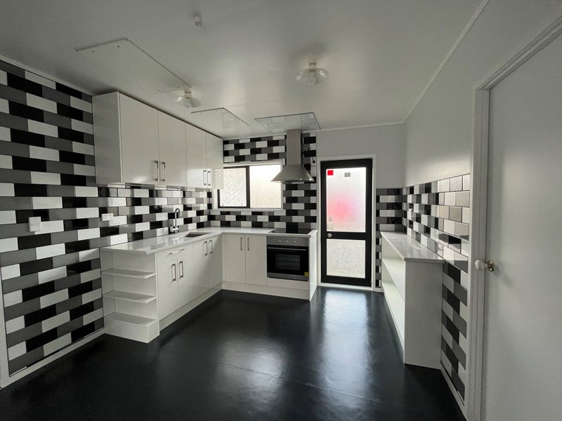 1/7 Netherton Street, New Windsor, Auckland - Carousel 1