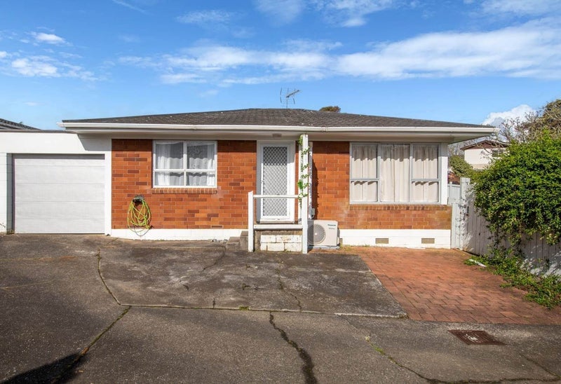 1/10 Ballater Place, Highland Park, Auckland - Carousel 1