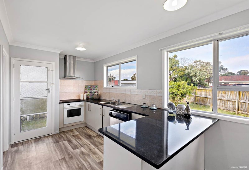 2/19 Moncrieff Avenue, Clendon Park, Auckland - Carousel 1