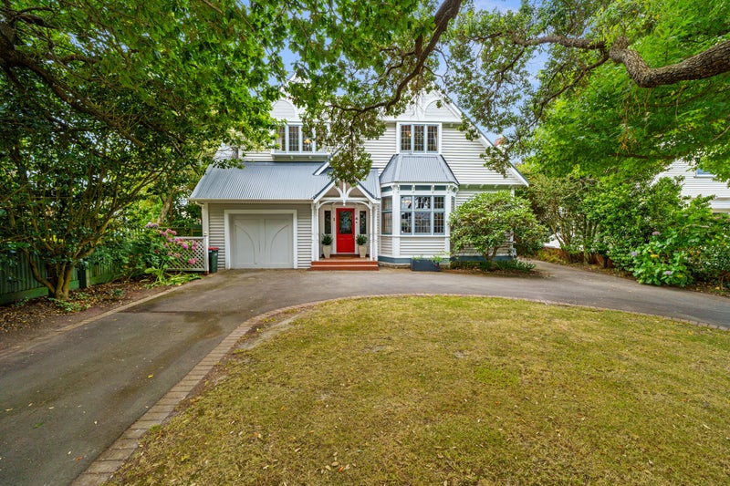 1 Glen Iris Grove, Woburn, Lower Hutt - Carousel 1