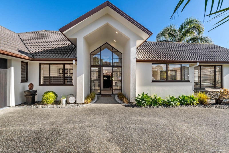 13 Elwyn Close, Flat Bush, Auckland - Carousel 1